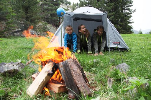 Vorschau Bild von Im Hirschen Camp wird einmal im Freien übernachtet. Das Zelt wird selbst aufgebaut.