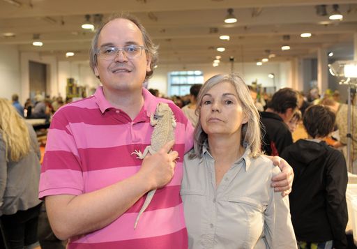  http://pressefotos.at/m.php?g=1&u=70&dir=201105&e=20110501_e&a=event
Im Bild: EXOTICA hautnah - die Veranstalter mit dem Haustier des Jahres 2011 - der Bartagame