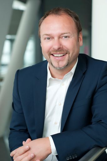  Jens Radszuweit, 43, hat mit April 2011 die Leitung der Abteilung Regional Business Sales übernommen.