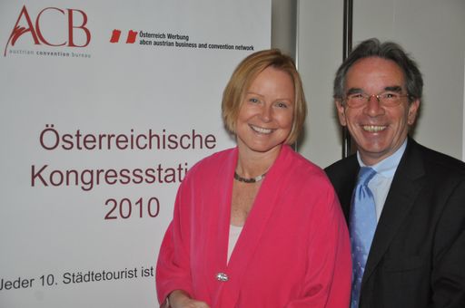 Dr. Petra Stolba und Christian Mutschlechner bei der Präsentation der Österreichischen Kongressstatistik 2010.