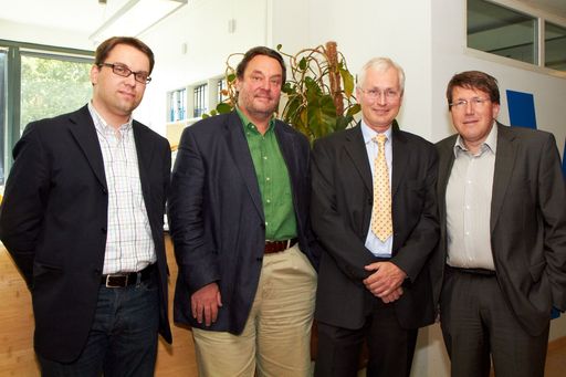 http://pressefotos.at/m.php?g=1&u=43&dir=201105&e=20110504_w&a=event
Im Bild v.l.n.r. Univ. Prof. Dr. Christoph Höller (Univ. Klinik für Dermatologie und Venerologie, Dermato-onkologische Ambulanz, AKH Wien), Prim. Univ. Prof. Dr. Christoph Stuppäck (Vorstand der Universitätsklinik für Psychiatrie und Psychotherapie I, Christian-Doppler-Klinik Salzburg), Univ. Prof. Dr. Bernhard Schwarz (Moderation, Zentrum Public Health, Medizinische Universität Wien) und Prim. Univ. Doz. Dr. Peter Fasching (Leiter der 5. Medizinischen Abteilung mit Rheumatologie, Stoffwechselerkrankungen und Rehabilitation, Wilhelminenspital der Stadt Wien; Österreichische Diabetes Gesellschaft)