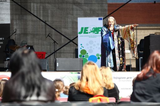  http://pressefotos.at/m.php?g=1&u=66&dir=201105&e=20110506_e&a=event
Im Bild: Erich Schleyer (Europa im MQ)