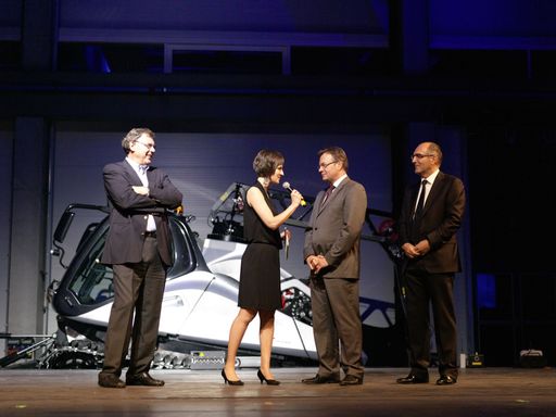 Vorschau Bild von Auch Tirols Landeshauptmann Günther Platter zeigte sich über die Aktivitäten von PRINOTH am Standort Telfs erfreut.