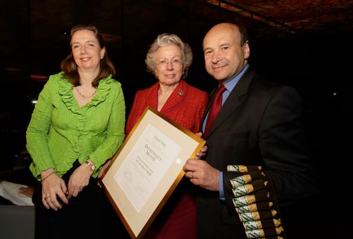 Vorschau Bild von v.l.n.r. Hubertine Underberg-Ruder, Christiane Underberg, Feinschmecker Dominique Meyer