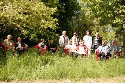 http://pressefotos.at/m.php?g=1&u=60&dir=201105&e=20110507_r&a=event
Das Rogner Bad Blumau feiert 14 wundervolle Jahre und sein Gründer Baumeister Kommerzialrat Robert Rogner seinen 70. Geburtstag. Zudem sind die badblumauer werkstätten erstmals geöffnet und der Bio-Bauer des Rogner Bad Blumau wird präsentiert.