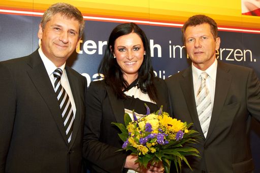  http://pressefotos.at/m.php?g=1&u=43&dir=201105&e=20110509_b&a=event
Im Bild v.l.n.r. Dr. Michael Spindelegger (Vizekanzler und Bundesminister für europäische und internationale Angelegenheiten), Elisabeth Köstinger (Abgeordnete zum Europäischen Parlament) und Dr. Wolfgang Waldner (Staatssekretär im Bundesministerium für europäische und internationale Angelegenheiten)