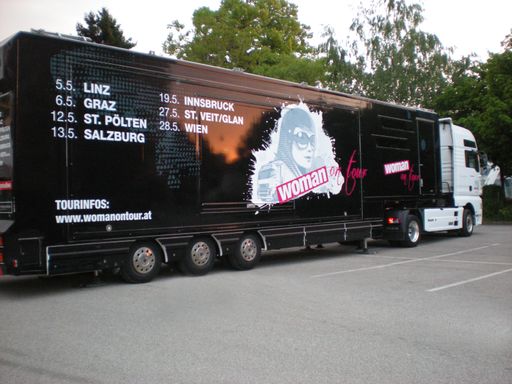 WOMAN Roadshow - Live on Tour
