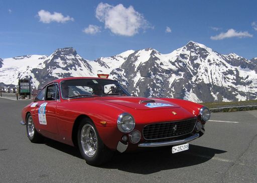 Vorschau Bild von 24. Kitzbüheler Alpenrallye: Schroffe Berggipfel, Lack, Chrom und Leder - über 200 edle Klassiker aus sieben Jahrzehnten erobern die Alpen.