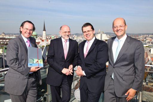 http://pressefotos.at/m.php?g=1&u=66&dir=201105&e=20110511_h&a=event
Im Bild v.l.n.r.: Dipl.Ing. Herwig Teufelsdorfer, MRICS (Vorstand der IVG Austria AG), Bernhard Berg (Sprecher der Geschäftsführung der IVG Institutional Funds GmbH), Steffen Ricken (Geschäftsführer der IVG Institutional Funds GmbH), Mag. Andreas Rosenberger (Sprecher des Vorstands der IVG Austria AG)