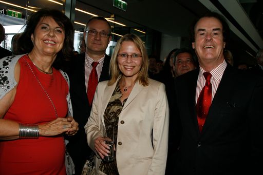 Vorschau Bild von v.l.n.r.: Gründerin Magret Roth, Vorstand Erhard Schmidt, BM Karl, Hans Roth