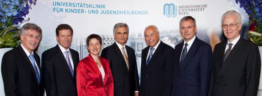 100 Jahre Kinderklinik: R. Krepler, K. Töchterle, S. Wehsely, W. Faymann, A. Pollak, A. Stöger, W. Schütz (v.l.n.r.)