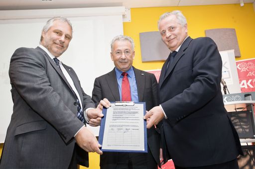 v.l.n.r.
Präsident Ärztekammer Niederösterreich Dr. Reisner, Präsident Arbeiterkammer Niederösterreich Hermann Haneder, BM Rudolf Hundstorfer