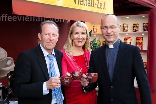 http://pressefotos.at/m.php?g=1&u=66&dir=201105&e=20110513_k&a=event
Claudia Stöckl und Dompfarrer Toni Faber nahmen sich "Zeit zum Reden".