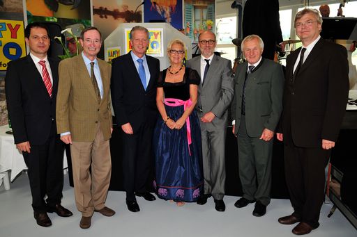 Vorschau Bild von Gruppenfoto der anwesenden Ehrengäste