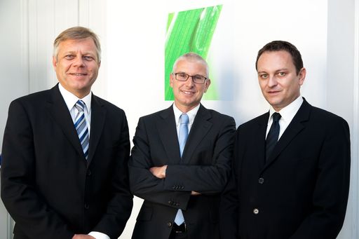  Alexander Schmidecker, Geschäftsführer der BAWAG P.S.K. Leasing, mit Markenexperte Michael Brandtner und Michael Schmied, Geschäftsführer BAWAG P.S.K. Fuhrparkleasing.