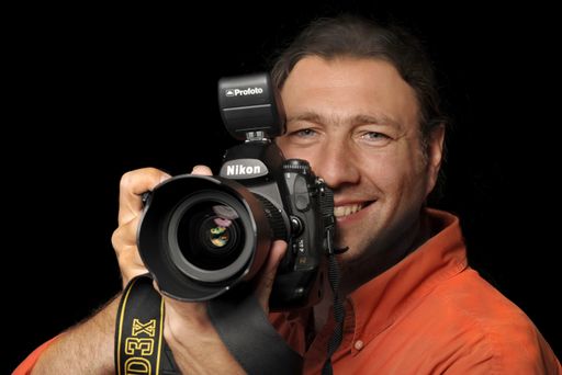 Das APA-Fotoservice, das von der APA-Gruppe im vergangenen Jahr als Dachmarke für alle Bereiche rund um Auftragsfotografie ins Leben gerufen wurde, bekommt Mitte Mai eine neue Präsenz im Internet - mit neuer URL www.apa-fotoservice.at, neuem Design und neuen Funktionalitäten.