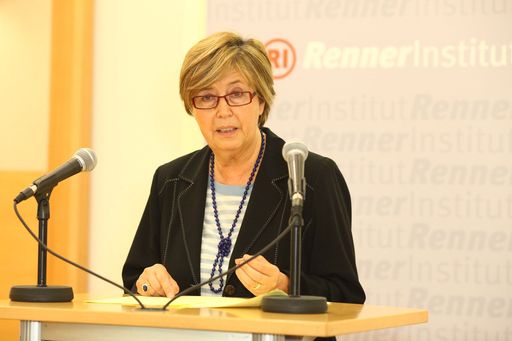 http://neu.pressefotos.at/galerie/302/
Im Bild: Mercedes Bresso (Präsidentin des Ausschusses der
Regionen und ehemalige Präsidentin der Union Europäischer
Föderalisten)