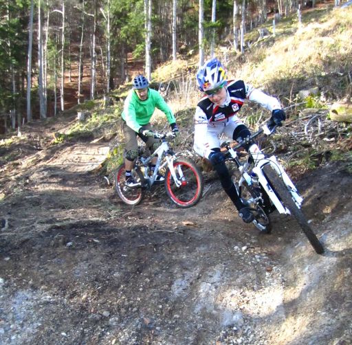 Lisi Osl und Exenberger Kurt am "Lisi Osl Trail".