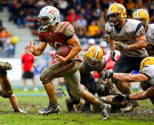 Mit großer Spannung blickt man in Innsbruck, der Heimat der Swarco Raiders, der Weltmeisterschaft im American Football entgegen. Einer der Höhepunkte wird unter Garantie das Spiel am 10. Juli von Titelverteidiger USA gegen Europameister Deutschland sein.