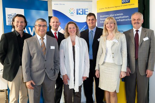 http://www.apa-fotoservice.at/galerie/711
Im Bild v.l.n.r.: Dr Kurt Burtscher (FFG - Enterprise Europe Network), Prof. Dr. Sumi Helal, DI Claus Zeppelzauer, Dr. Erika Gy'rvary, Dr. Athanasios Kalogeras (Leadpartner I3E), Dr. Vesna
Mandic, Dr. Piotr Dumania