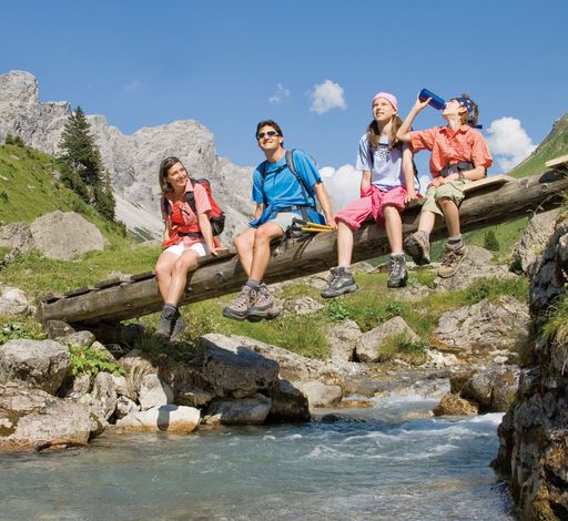 Familien erleben in der Alpenregion Bludenz, im Süden Vorarlbergs, einen Sommerurlaub mit echtem Mehrwert. Hier legt man besonderes Augenmerk auf Familien, die sich mit ihren Kindern stressfrei erholen wollen.