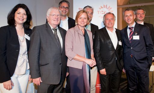 Vorschau Bild von http://www.apa-fotoservice.at/galerie/1010 Die Partner der Tourismus Community Austria (TCA) v.l.n.r.: Alexandra Aigmüller, APA-OTS Tourismuspresse und Initiatorin der TCA;  Johann Schenner, WKÖ - Bundessparte Tourismus und Freizeitwirtschaft;  Stefan Kröll, pro.media kommunikation und Initiator der TCA; Petra Stolba, Östereich Werbung; Thomas Reisenzahn, Österreichische Hoteliervereinigung; Manfred Kohl, Kohl&Partner; Gerhard Walter, Verbund Tourismus; Rainer Ribing, WKÖ - Bundessparte Tourismus und Freizeitwirtschaft.