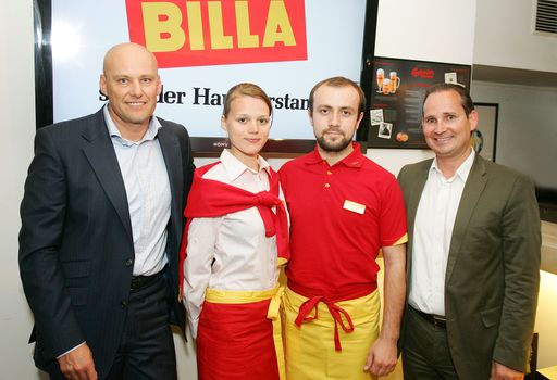 http://www.apa-fotoservice.at/galerie/1179
Im Bild v.l.n.r.: Volker Hornsteiner (BILLA Vorstandssprecher) und Josef Siess (BILLA Vorstand) präsentieren die neue BILLA Arbeitskleidung.