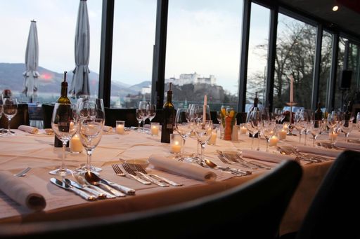Vorschau Bild von Das Restaurant m32 am Mönchsberg bietet den faszinierendsten Panorama-Blick über die Salzburger Altstadt.