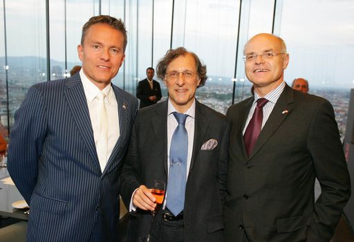  http://www.apa-fotoservice.at/galerie/1798
Im Bild v.l.n.r.: Alfons Haider, Eugenio Maria Curia (Argentinische Botschafter) und Franz Stoss (Casinos Austria).