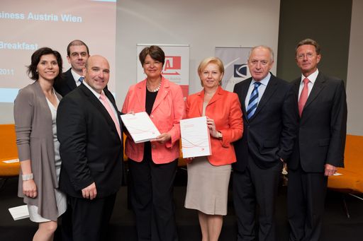 Im Bild v.l.: Kathrin Kornfeld, Peter Hajek, David Ungar-Klein, Renate Brauner, Brigitte Jank, Bernhard Felderer, Roland Falb.