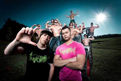 Im Zug der Laudaah Tarifpromotion von YESSS! gibt die Erfolgsband "Trackshittaz" zwei Gratiskonzerte. Am Freitag, den 10. Juni in der Hofer Filiale Nordwestbahnstraße und am Dienstag, den 14. Juni in der Filiale Gadnergasse. Jeweils von 14 bis 16 Uhr.