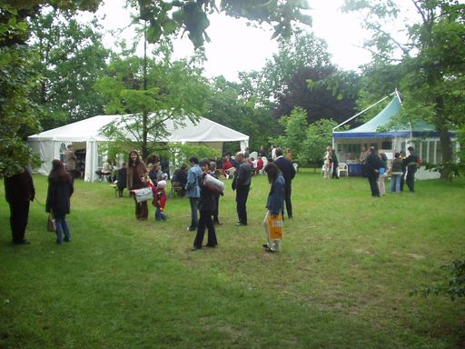 Vorschau Bild von Jedes Jahr im Juni wird Schloss Deutschkreutz von Literaturbegeisterten und Lesern aller Richtungen aufgesucht, die sich hier versammeln um mit "Literatur in Grün" die österreichische Literatur zu feiern.