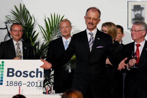  Begrüßte die Gäste bei der 125 Jahre Bosch Gala und führte sie durch einen Abend voll Technik fürs Leben: Dr. Karl Strobel, Alleinvorstand der Robert Bosch AG und Repräsentant der Bosch-Gruppe in Österreich.