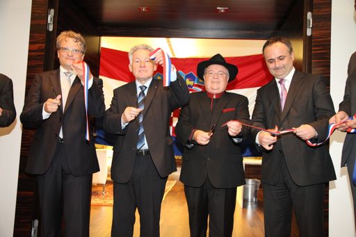 Vizebürgermeister Klaus Luger, Landeshauptmann Josef Pühringer, Wolfgang Kaufmann und Botschafter Gordan Bakota eröffnen das kroatische Konsulat in den Linzer Räumlichkeiten des Architekturbüros kaufmann | partner.