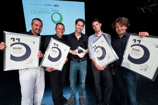 Vorschau Bild von Die Kategorie- sowie der Gesamtsieger des "Objektiv 2011" (v.l.n.r.): Stephan Boroviczeny (Gewinner Wirtschaft), Andreas Reichart (Gewinner Sport), Heinz Stephan Tesarek (Gewinner Chronik, Fotoserien sowie Gesamtsieger), Roland Schlager (Gewinner Innen- und Außenpolitik) und Erich Reismann (Gewinner Kunst und Kultur).