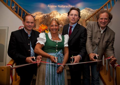 Vorschau Bild von v.l.n.r.: Labg. Bürgermeister Peter Suntinger (Großkirchheim), Landesrätin Dr. Tina Widman (Salz-burg), Generaldirektor Dr. Johannes Hörl (Großglockner Hochalpenstraßen AG), Direktor Dr. Norbert Winding (Haus der Natur)