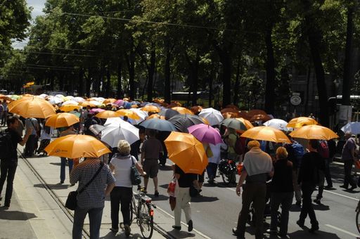  Breite Unterstützung fand der Aufruf der asyklkoordination österreich zur Teilnahme am European Umbrella March am 20. Juni, dem Internationalen Tag des Flüchtlings, bei dem die TeilnehmerInnen eigene Schirme, die den Schutz für Flüchtlinge symbolisieren, trugen.