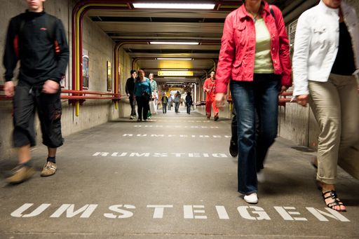 Vorschau Bild von Festival der Regionen 2011, Bodeninstallation "Aussteigen, Umsteigen, Einsteigen" von Bernadette Huber