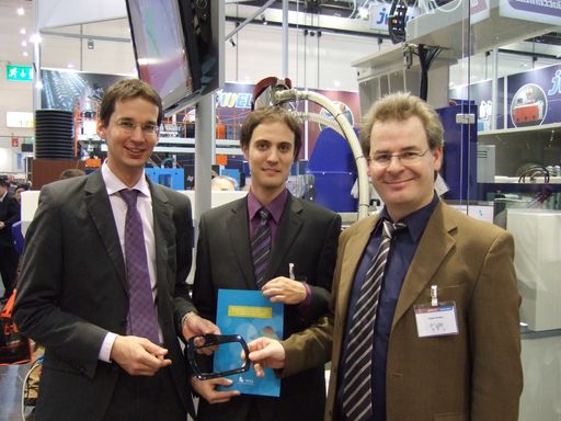  PCCL-Team bei der Präsentation des 'künstlichen Auges' auf der weltgrößten Kunststoffmesse K2010 in Düsseldorf