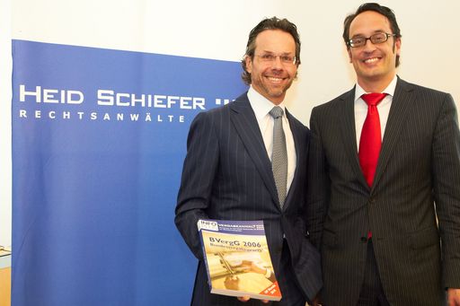 http://www.apa-fotoservice.at/galerie/1988
Im Bild v.l.n.r.: Dr. Stephan Heid (Partner von Heid Schiefer
Rechtsanwälte) und Mag. Martin Schiefer (Partner von Heid Schiefer
Rechtsanwälte)