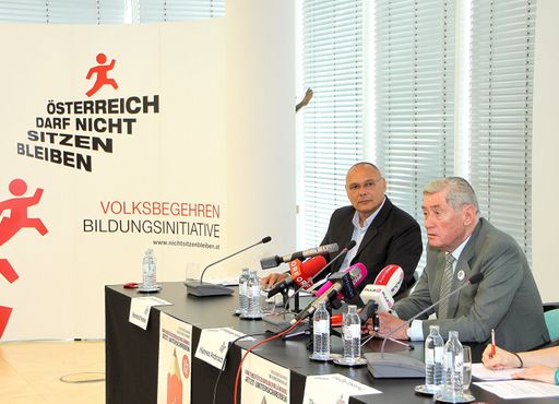 Vorschau Bild von Bei der Pressekonferenz des "Volksbegehren Bildungsinitiative" heute, Montag, wurden die Ergebnisse der Bildungs-Umfrage präsentiert, die in Zusammenarbeit mit euroSEARCH Dialog im Juni durchgeführt wurde.