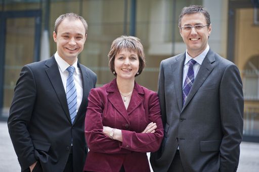 Vorschau Bild von v.l.n.r.: Die Kollegiale Führung der neuen Reha Münster: Verwaltungsdirektor Christian Elzinger, Pflegedirektorin Dipl.Pflegew. (FH) DGKS Herlinde Hörmandinger und Ärztliche Direktor Univ. Doz. Dr. Christian Brenneis