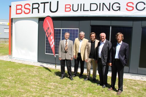 v.l.n.r.: Vizerektor Walter Schneider, Bürgermeister Helmut Manzenreiter, Projektleiter Christoph Buxbaum, WK-Präsident Franz Pacher  und IV-Präsident Othmar Petschnig.