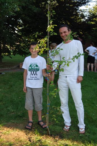 Erster Plant-for-the-Planet-Baum in der Steiermark. Im Juli 2010 wurde bei einem Klimabotschaftertreffen in Blumau eine Elsbeere von Felix und 17 weiteren Klimabotschaftern gemeinsam mit Robert Rogner jun. gepflanzt und diese befindet sich direkt vor den badblumauer werkstätten. Dieser Baum war der erste Plant-for-the-Planet-Baum in der Steiermark und er kann bis zu 30 Meter hoch und 300 Jahre alt werden.