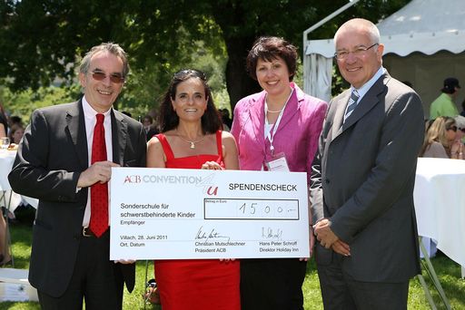 Convention4u 2011 - Charity Outdoor Picknick - v.l. Christian Mutschlechner, Orsola Caldera, Irene Grünbacher, Hans Peter Schroff.