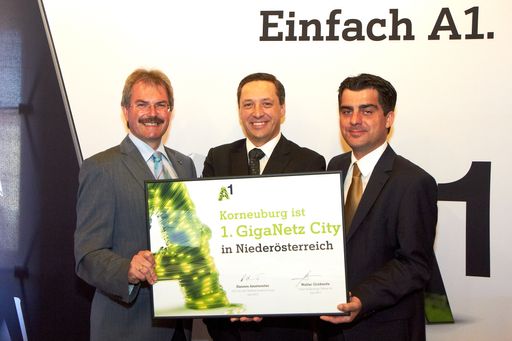  http://www.apa-fotoservice.at/galerie/2006
Im Bild v.l.n.r.: Mag. Karl Wilfing, NÖ Landesrat, Dipl.-Ing. Walter Goldenits, A1 Chief Technology Officer, und Christian Gepp, Bürgermeister von Korneuburg, bei der Eröffnung der Giganetz-City Korneuburg.