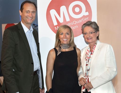 Im Bild v.l.n.r.: Dr. Andreas Mailath-Pokorny, Amtsführender Stadtrat für Kultur und Wissenschaft von Wien, Daniela Enzi, Leitung MuseumsQuartier Wien, Dr. Claudia Schmied, Bundesministerin für Unterricht, Kunst und Kultur.