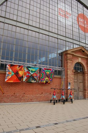  Moving Painting / Deko-E-Trikkes von BEKO vor der Rinderhalle in Neu Marx, 1030 Wien.