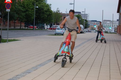 Vorschau Bild von Spazierschweben(R) mit den Deko-E-Trikkes von BEKO, Neu Marx, 1030 Wien.