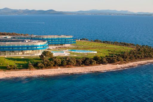 Seit heute gibt es in Kroatien eine neue Nummer Eins in der Nobelhotellerie, das Falkensteiner Hotel & Spa Iadera.